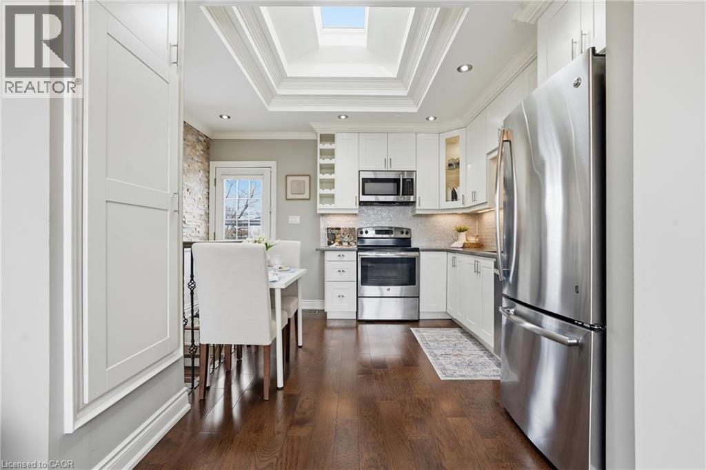 208 East 44th Street, Hamilton, Ontario  L8T 3H6 - Photo 7 - 40819475