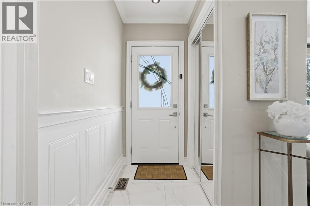 208 East 44th Street, Hamilton, Ontario  L8T 3H6 - Photo 3 - 40819475