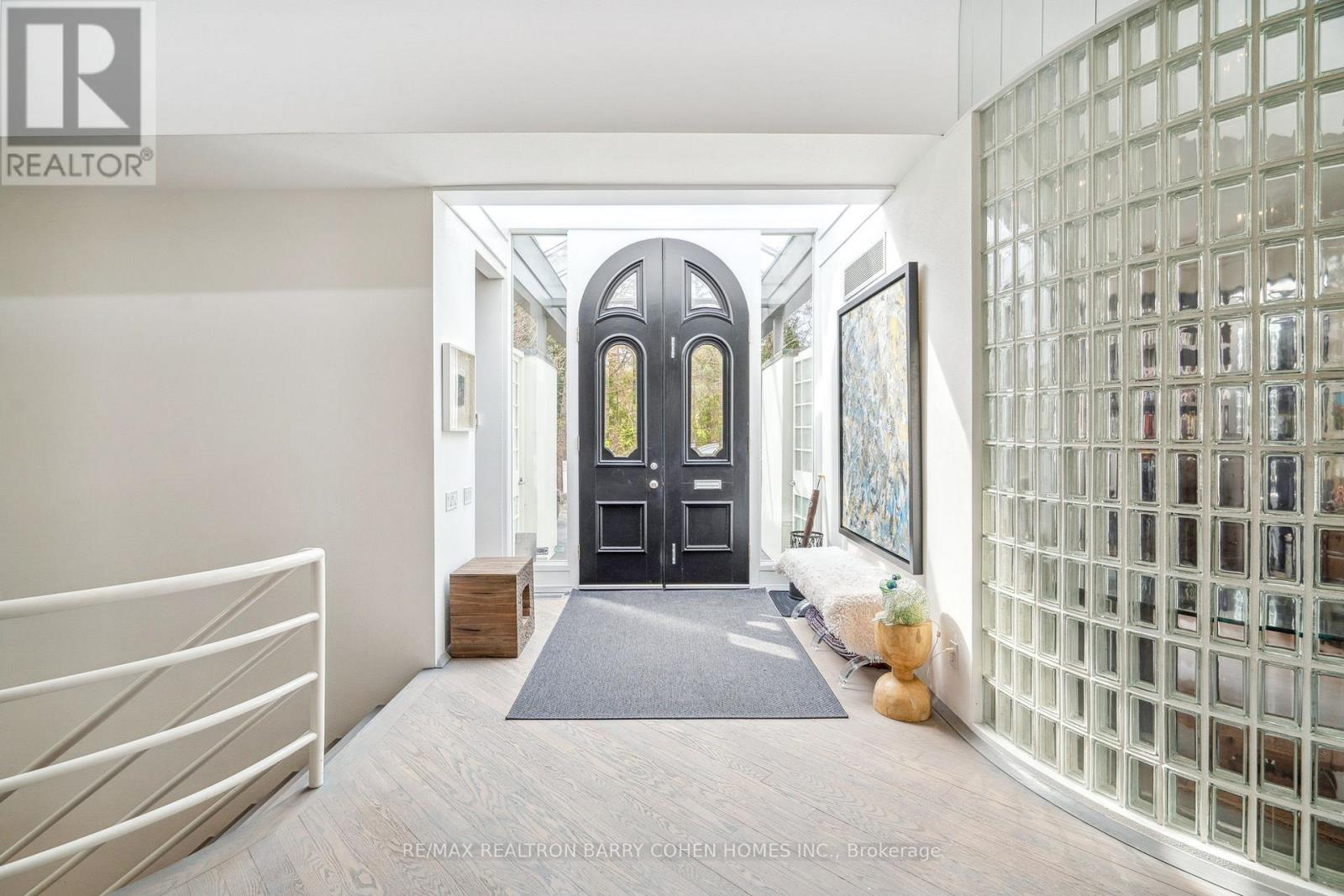 18 Timberglade Court, Toronto, Ontario  M2L 2Y2 - Photo 6 - C12984882