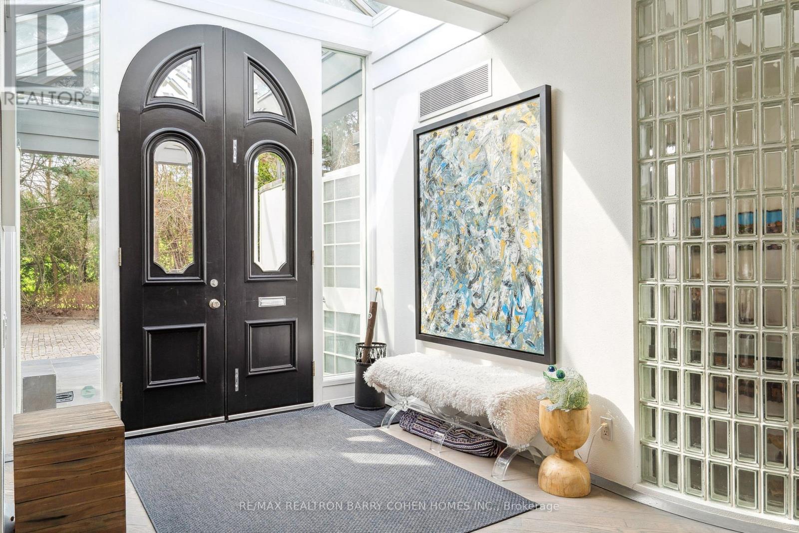 18 Timberglade Court, Toronto, Ontario  M2L 2Y2 - Photo 7 - C12984882