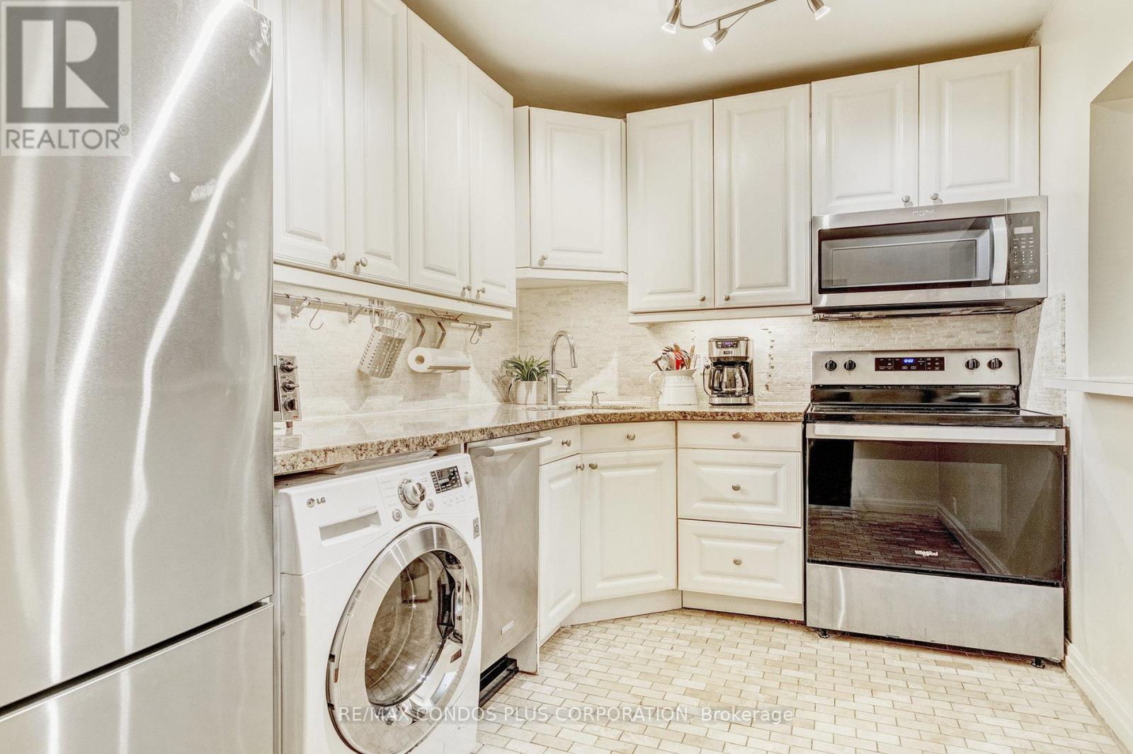 202 - 35 Raglan Avenue, Toronto (Humewood-Cedarvale), Ontario  M6C 2K7 - Photo 13 - C12984914