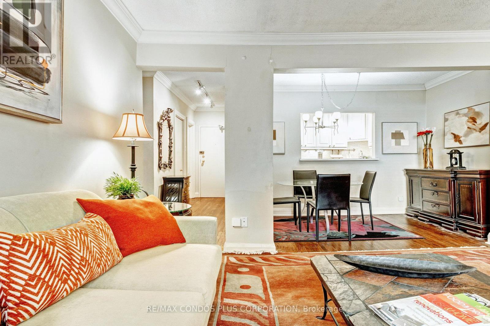 202 - 35 Raglan Avenue, Toronto (Humewood-Cedarvale), Ontario  M6C 2K7 - Photo 4 - C12984914