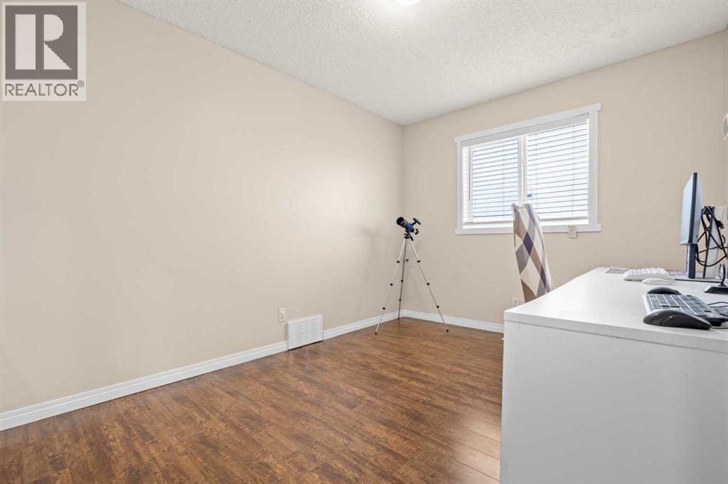 332 Oakmere Way, Chestermere, Alberta  T1X 1N3 - Photo 7 - A2300674