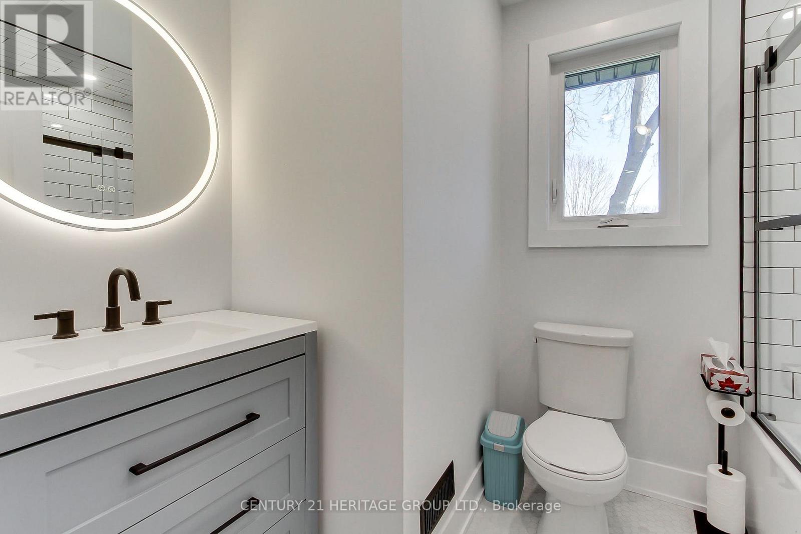 69 Marlin Court, Newmarket, Ontario  L3Y 2W7 - Photo 12 - N12984784