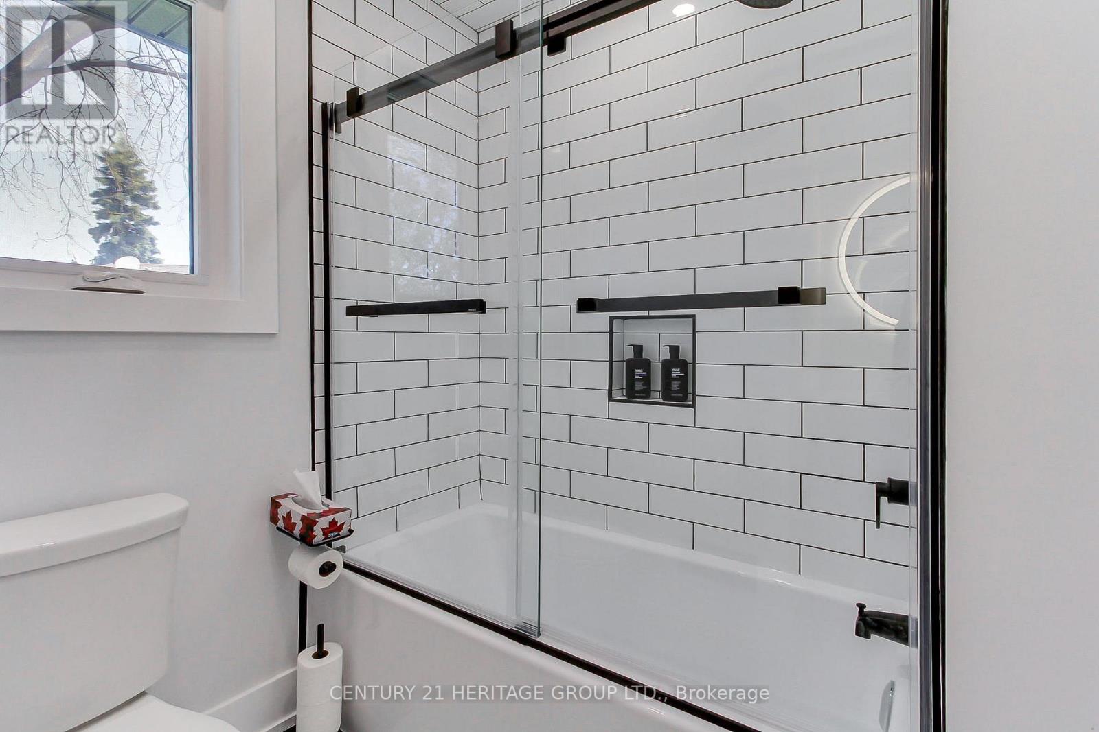 69 Marlin Court, Newmarket, Ontario  L3Y 2W7 - Photo 13 - N12984784