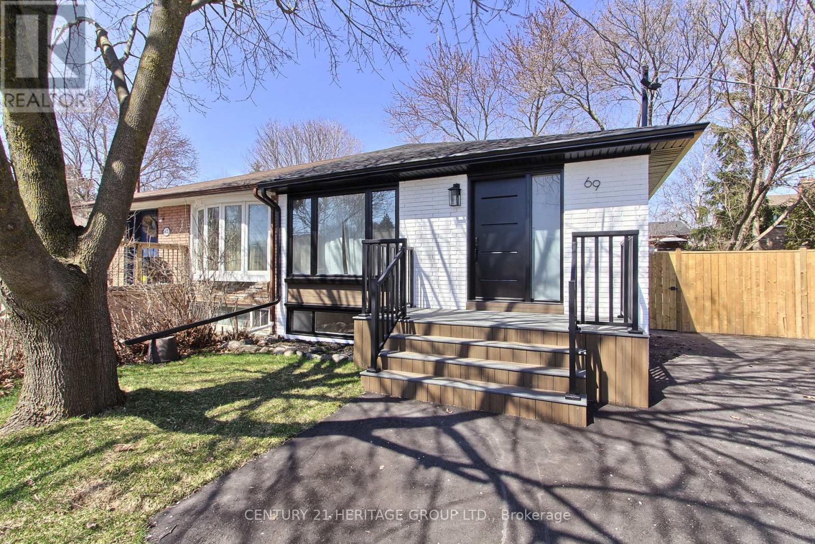 69 Marlin Court, Newmarket, Ontario  L3Y 2W7 - Photo 2 - N12984784