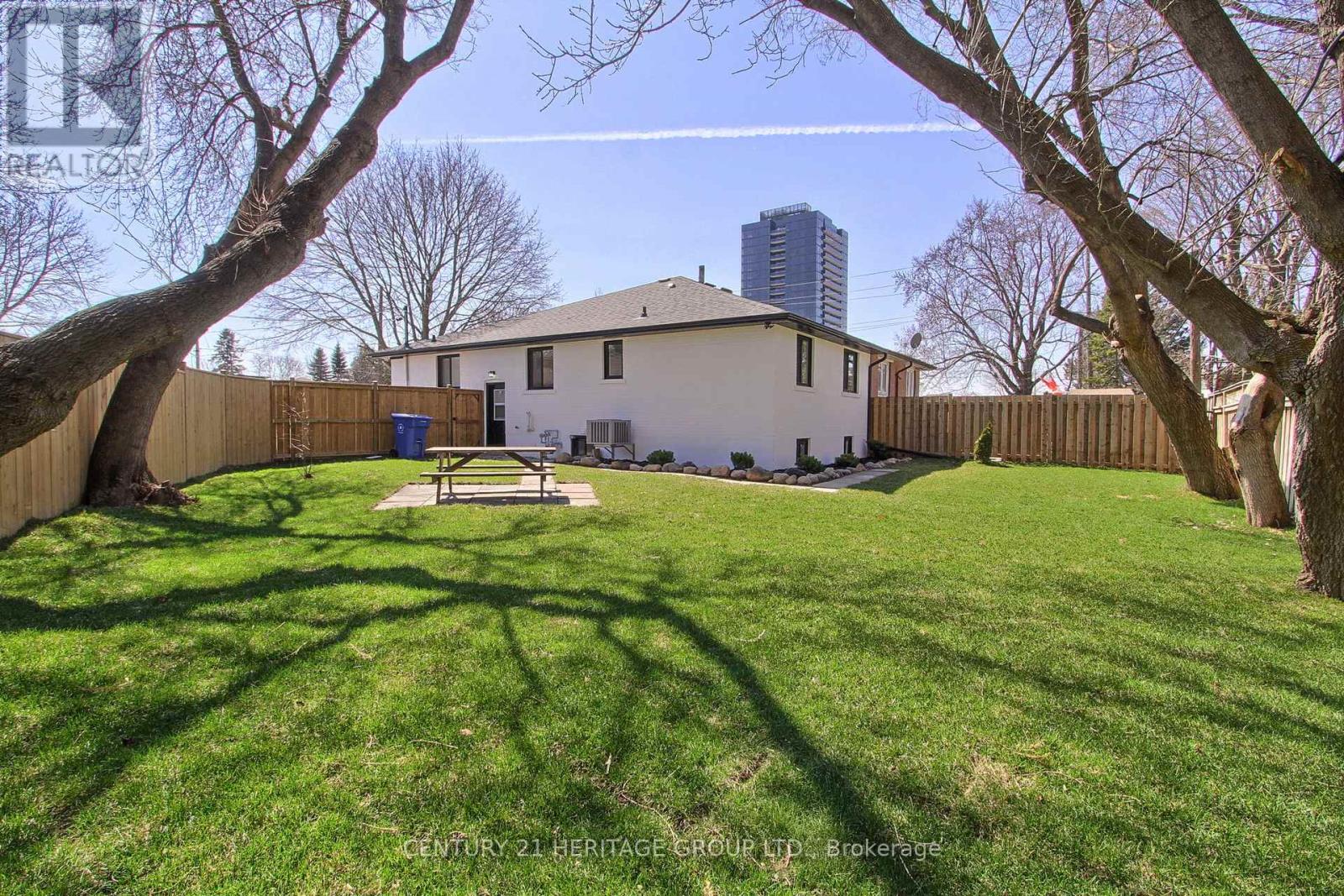 69 Marlin Court, Newmarket, Ontario  L3Y 2W7 - Photo 29 - N12984784