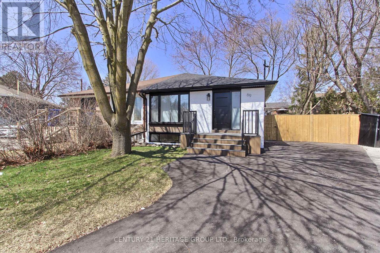 69 Marlin Court, Newmarket, Ontario  L3Y 2W7 - Photo 3 - N12984784