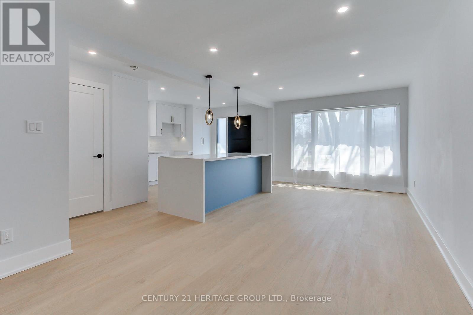 69 Marlin Court, Newmarket, Ontario  L3Y 2W7 - Photo 6 - N12984784