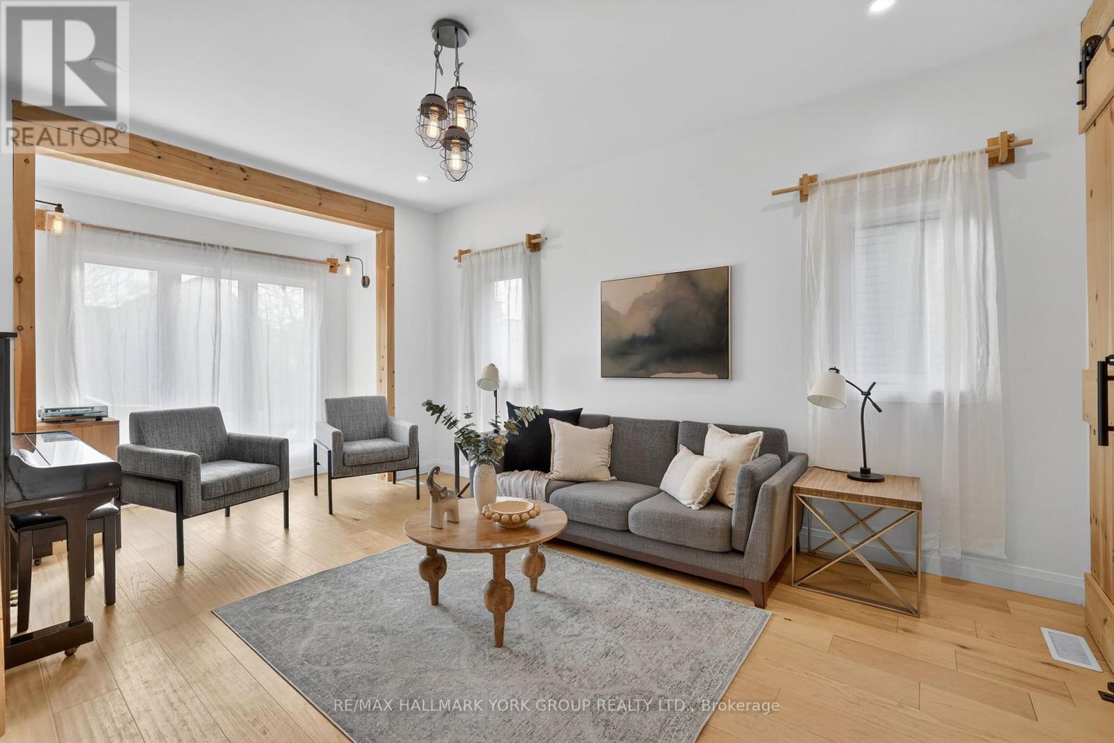 294 Cawthra Boulevard, Newmarket, Ontario  L3Y 4N8 - Photo 3 - N12984824