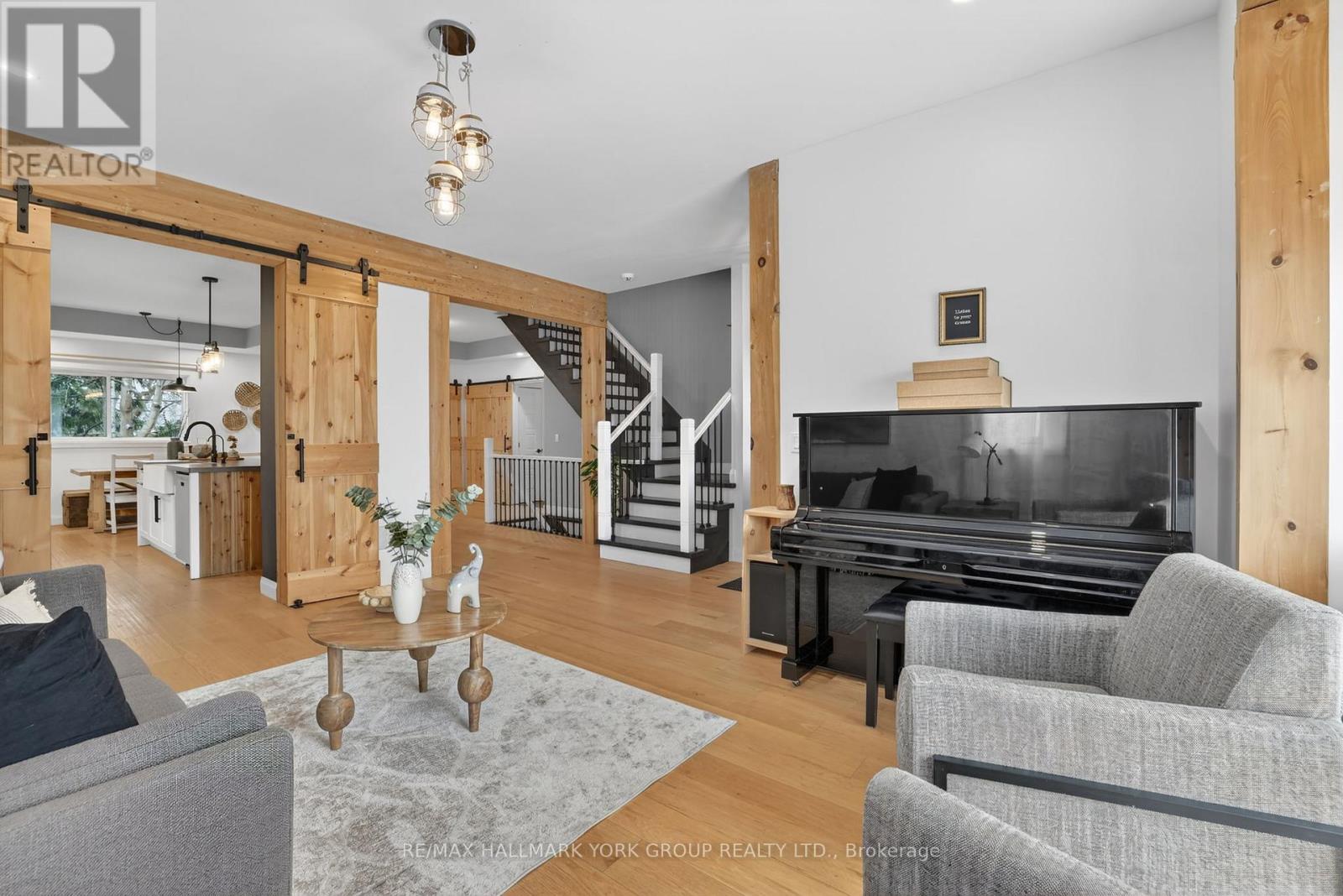 294 Cawthra Boulevard, Newmarket, Ontario  L3Y 4N8 - Photo 4 - N12984824