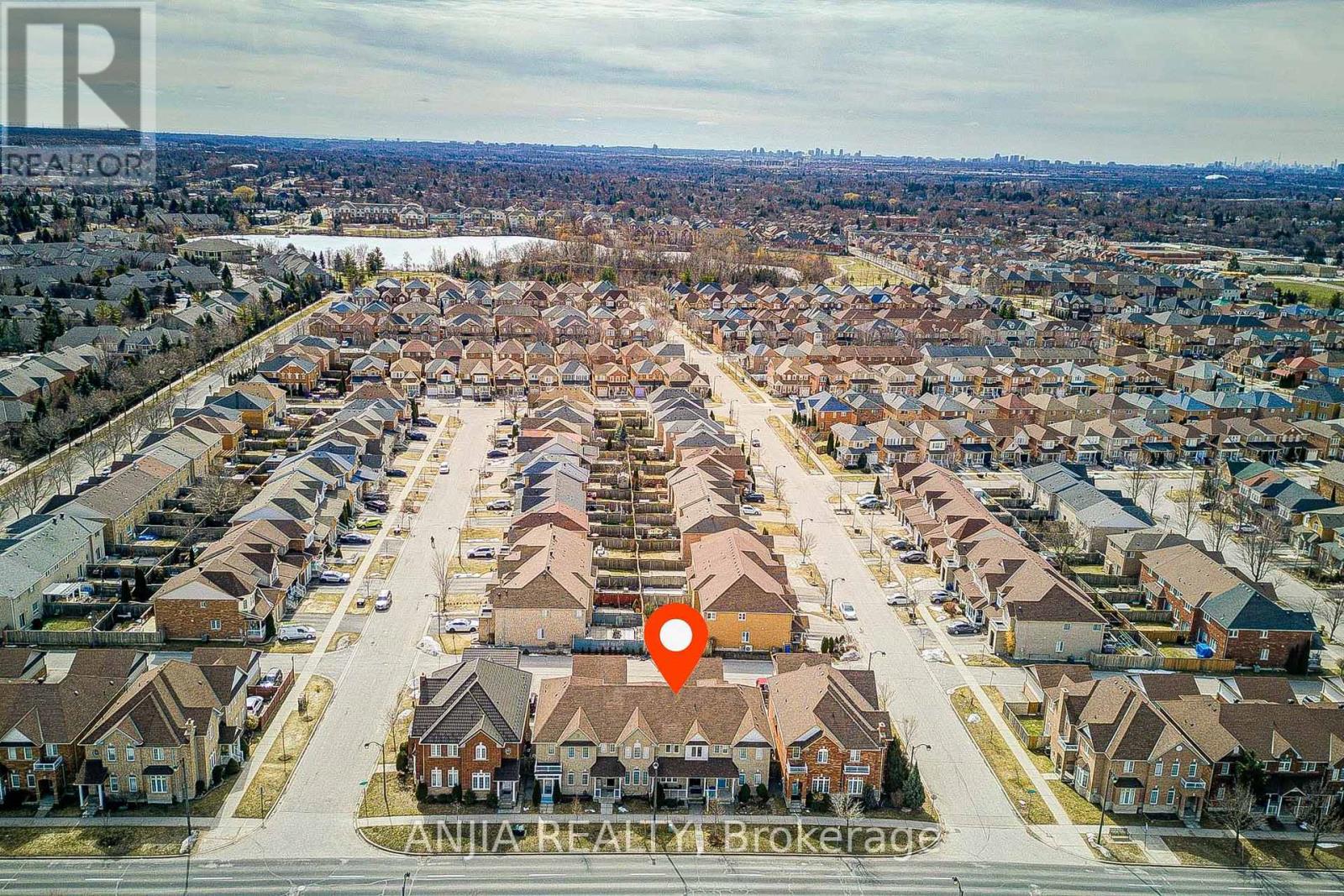 2033 Bur Oak Avenue, Markham, Ontario  L6E 1X3 - Photo 4 - N12984846