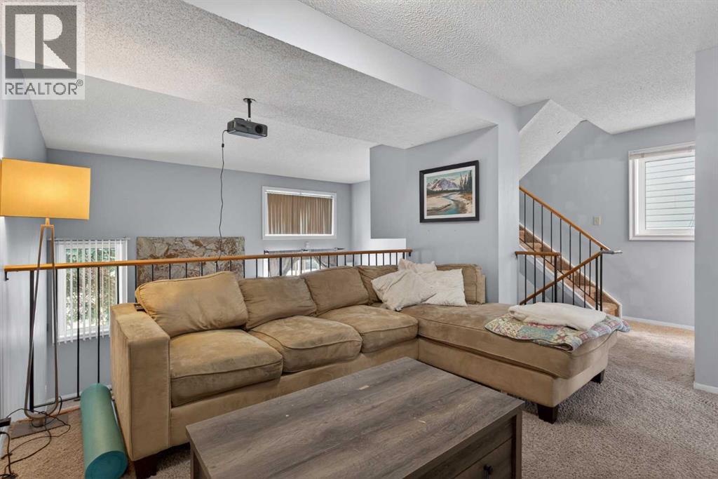 53 Millrise Lane SW, Calgary, Alberta  T2Y 2C4 - Photo 11 - A2293627