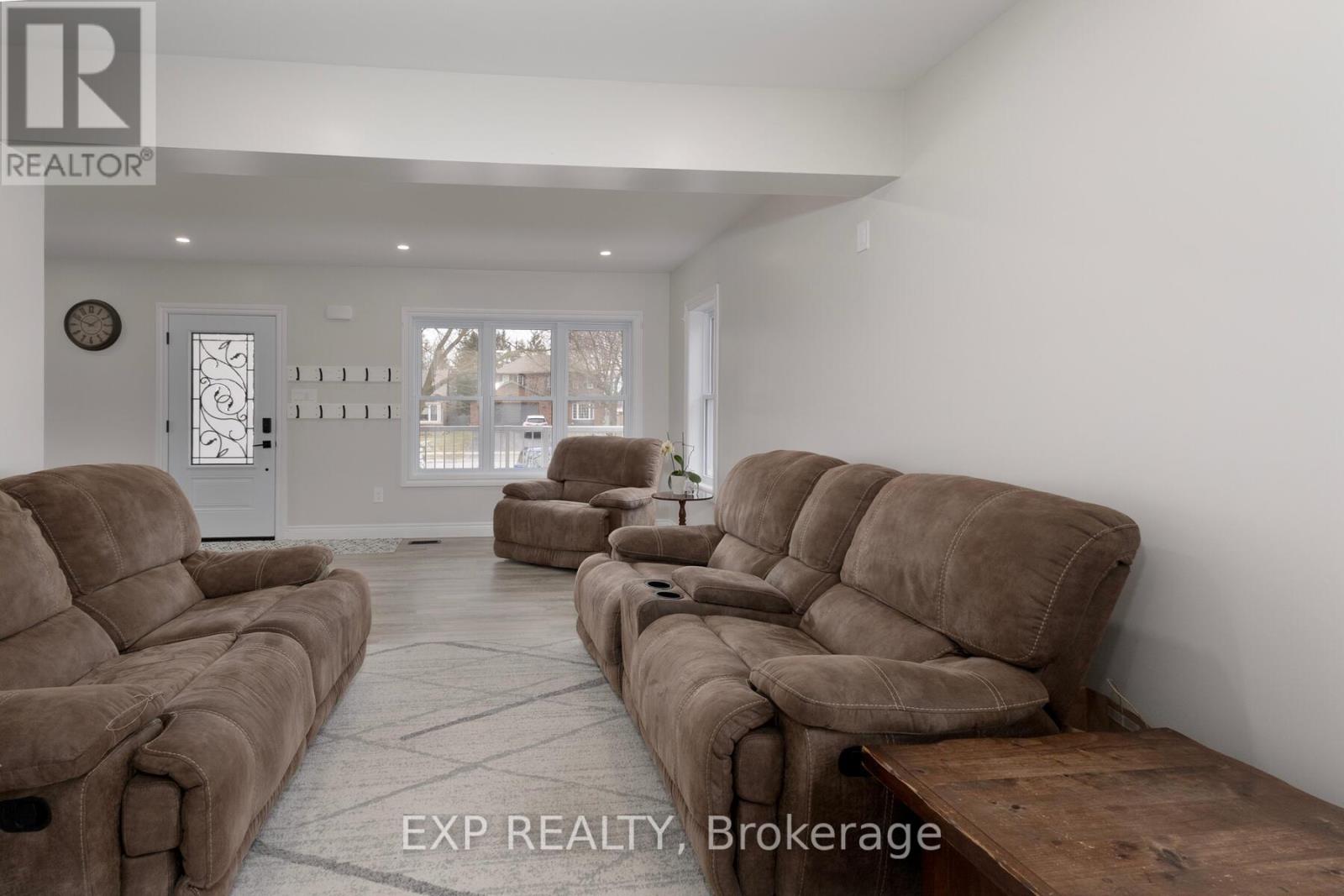 1038 Dearness Drive, London South, Ontario  N6E 1N7 - Photo 11 - X12901810