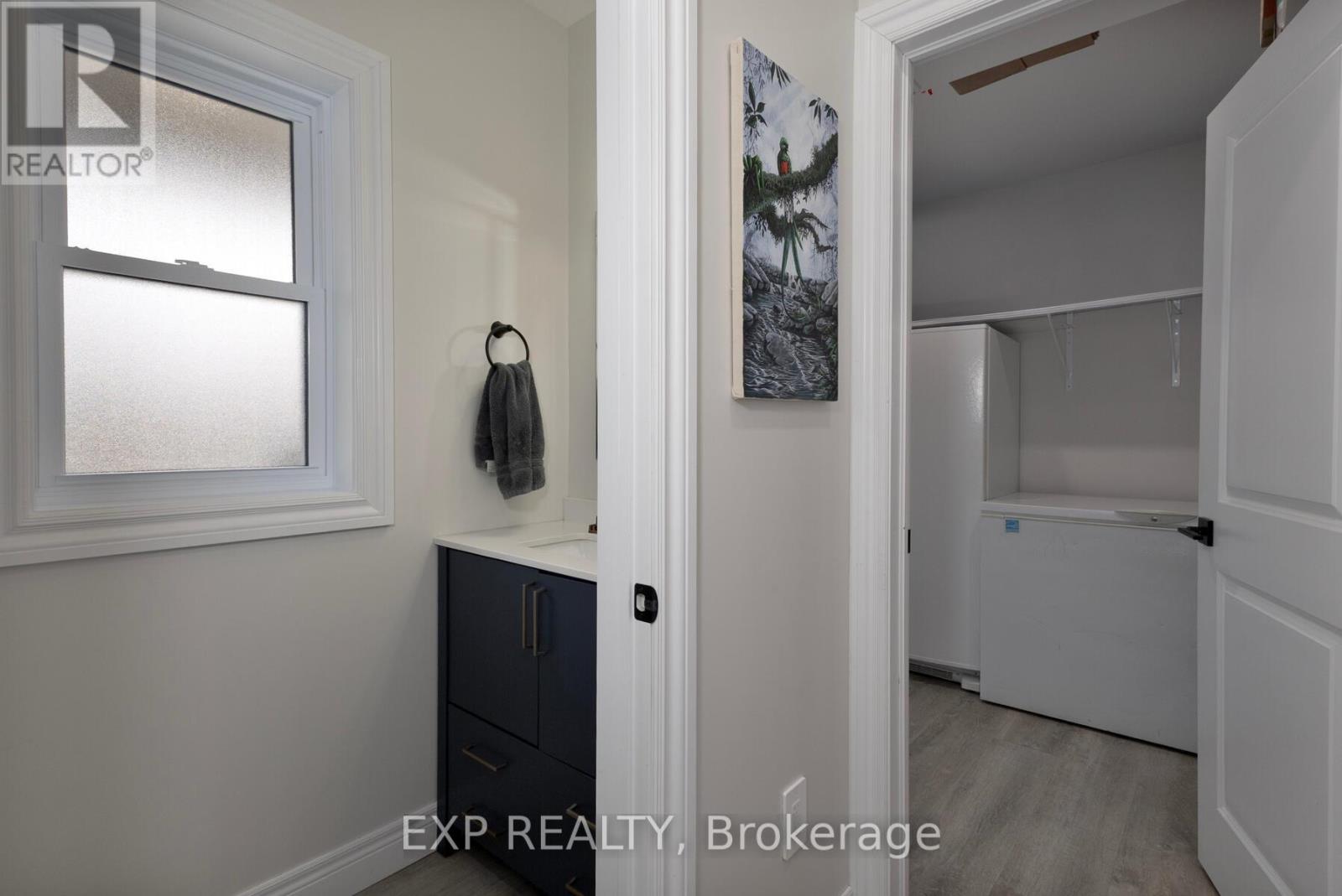 1038 Dearness Drive, London South, Ontario  N6E 1N7 - Photo 15 - X12901810