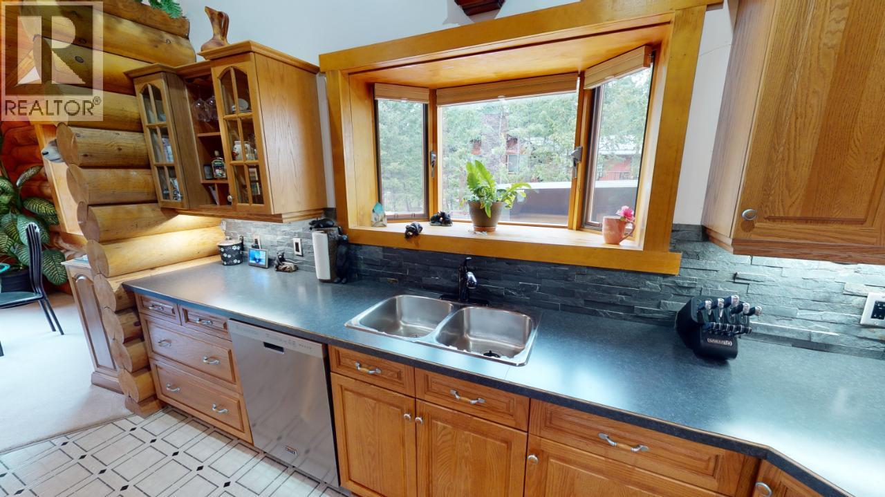 6006 Wolf Creek Road, Wasa, British Columbia  V0B 2K0 - Photo 10 - 10382886