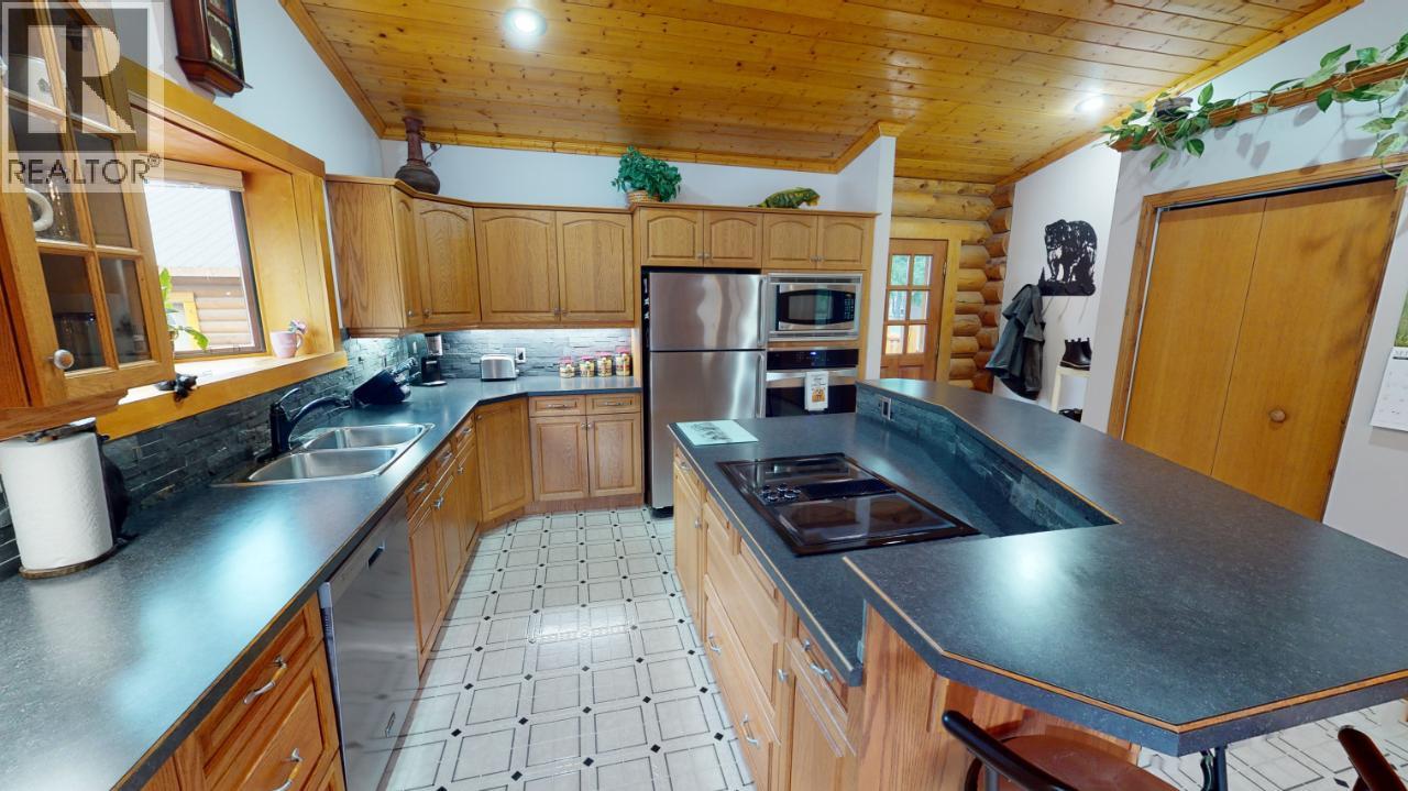 6006 Wolf Creek Road, Wasa, British Columbia  V0B 2K0 - Photo 11 - 10382886