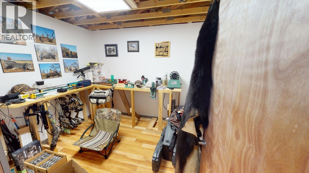 6006 Wolf Creek Road, Wasa, British Columbia  V0B 2K0 - Photo 34 - 10382886