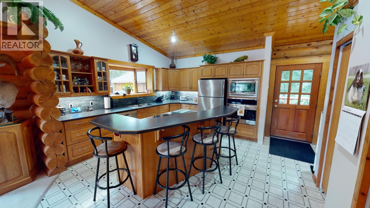 6006 Wolf Creek Road, Wasa, British Columbia  V0B 2K0 - Photo 8 - 10382886