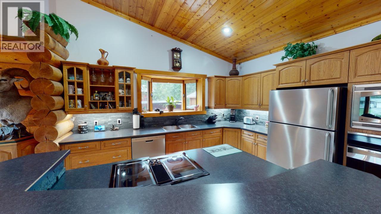 6006 Wolf Creek Road, Wasa, British Columbia  V0B 2K0 - Photo 9 - 10382886