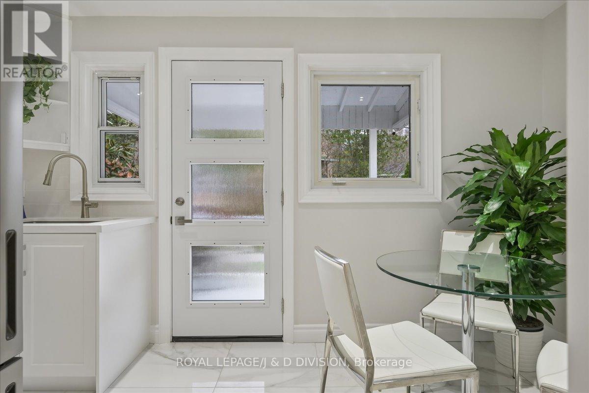 51 Skylark Road, Toronto, Ontario  M6S 4M5 - Photo 15 - W12984788