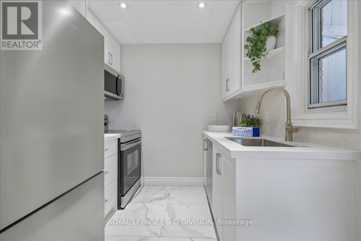 51 Skylark Road, Toronto, Ontario  M6S 4M5 - Photo 18 - W12984788