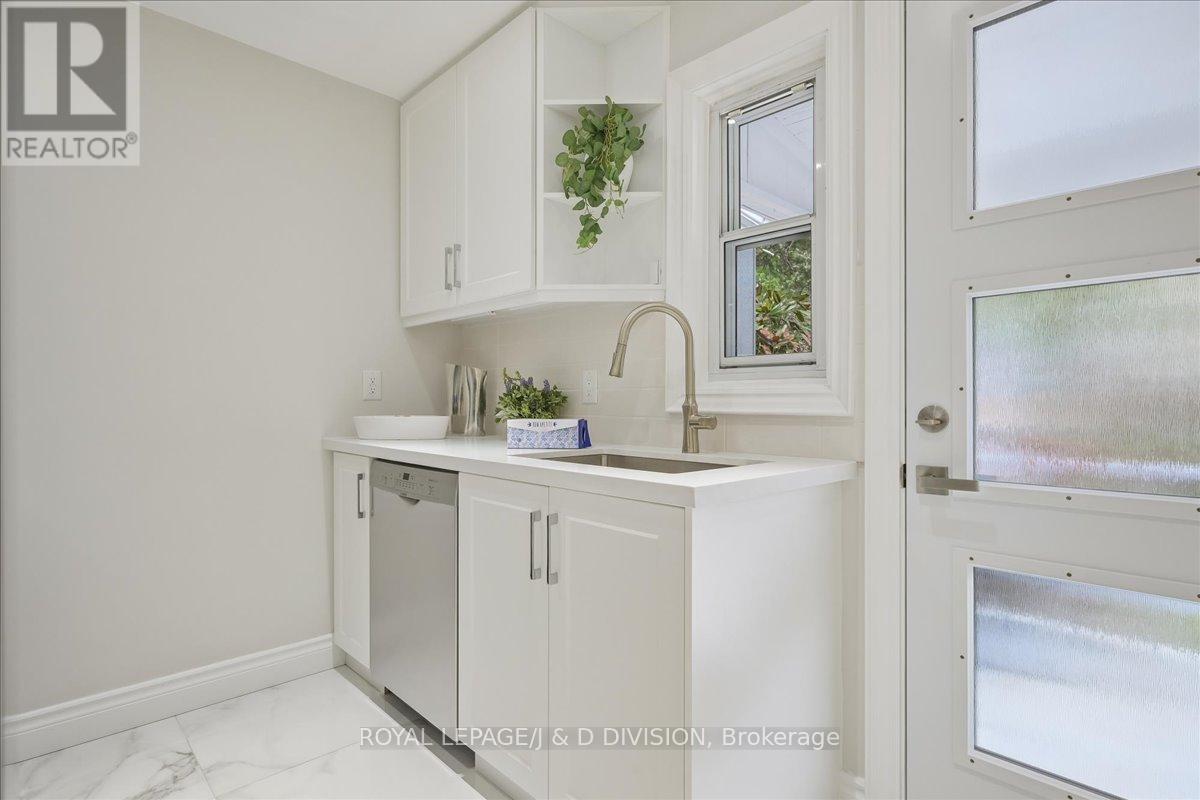 51 Skylark Road, Toronto, Ontario  M6S 4M5 - Photo 19 - W12984788