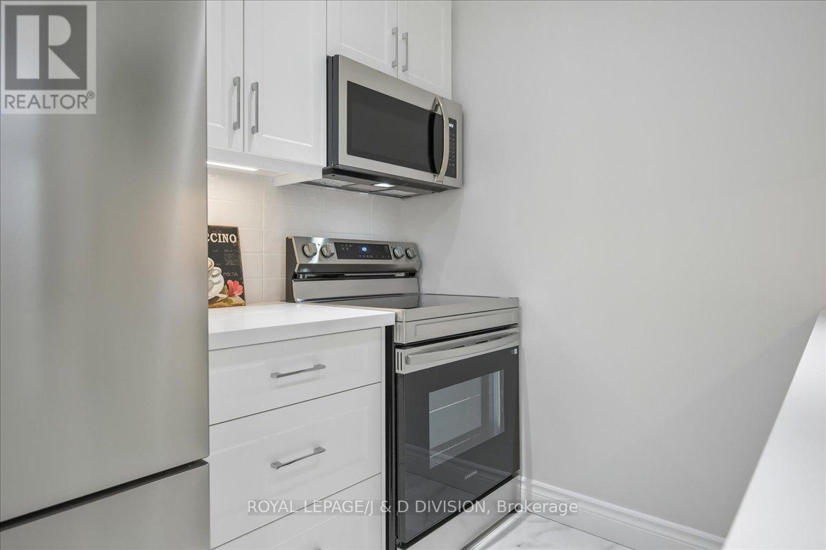 51 Skylark Road, Toronto, Ontario  M6S 4M5 - Photo 20 - W12984788