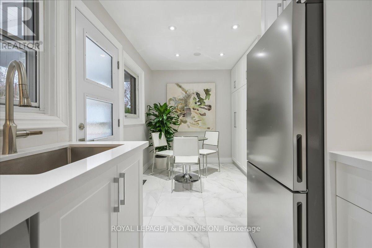 51 Skylark Road, Toronto, Ontario  M6S 4M5 - Photo 22 - W12984788