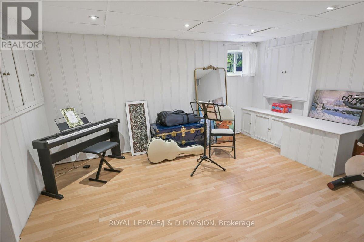 51 Skylark Road, Toronto, Ontario  M6S 4M5 - Photo 30 - W12984788