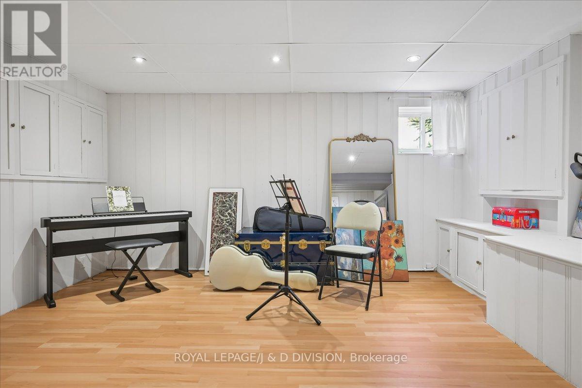 51 Skylark Road, Toronto, Ontario  M6S 4M5 - Photo 32 - W12984788