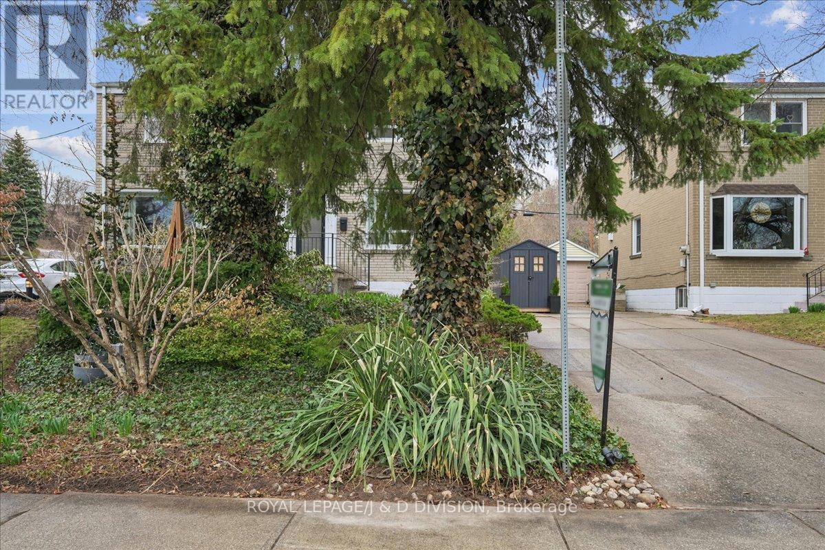 51 Skylark Road, Toronto, Ontario  M6S 4M5 - Photo 43 - W12984788