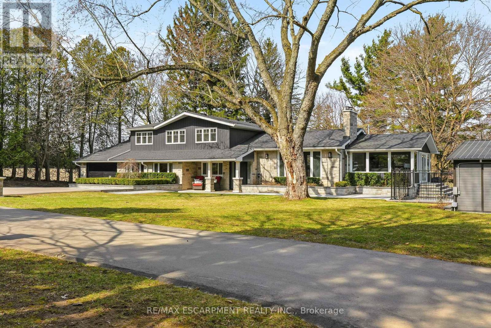 1189 Britannia Road, Burlington, Ontario  L7P 0E7 - Photo 2 - W12984826