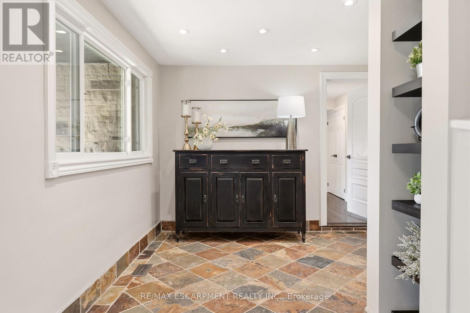 1189 Britannia Road, Burlington, Ontario  L7P 0E7 - Photo 6 - W12984826