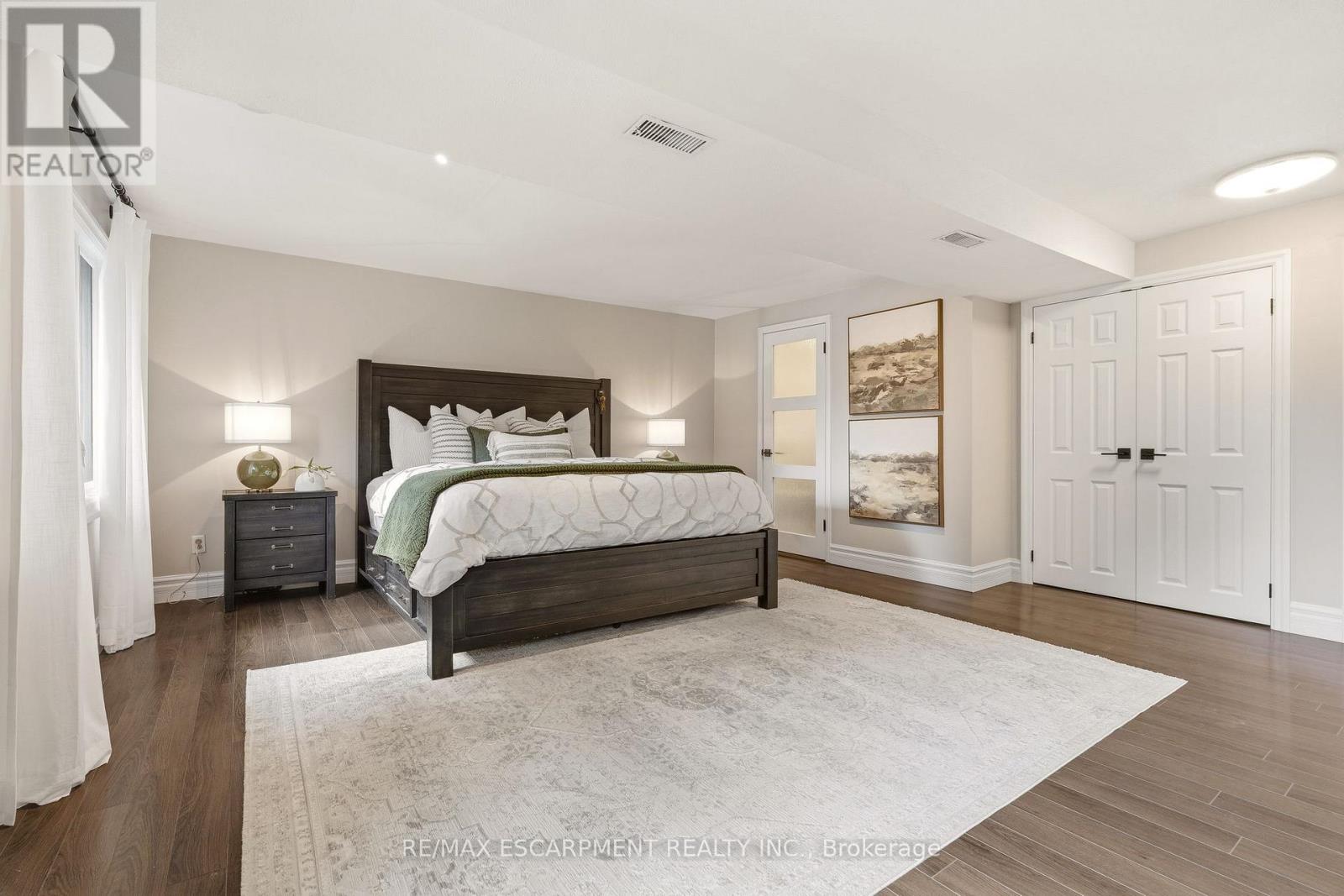 1189 Britannia Road, Burlington, Ontario  L7P 0E7 - Photo 8 - W12984826