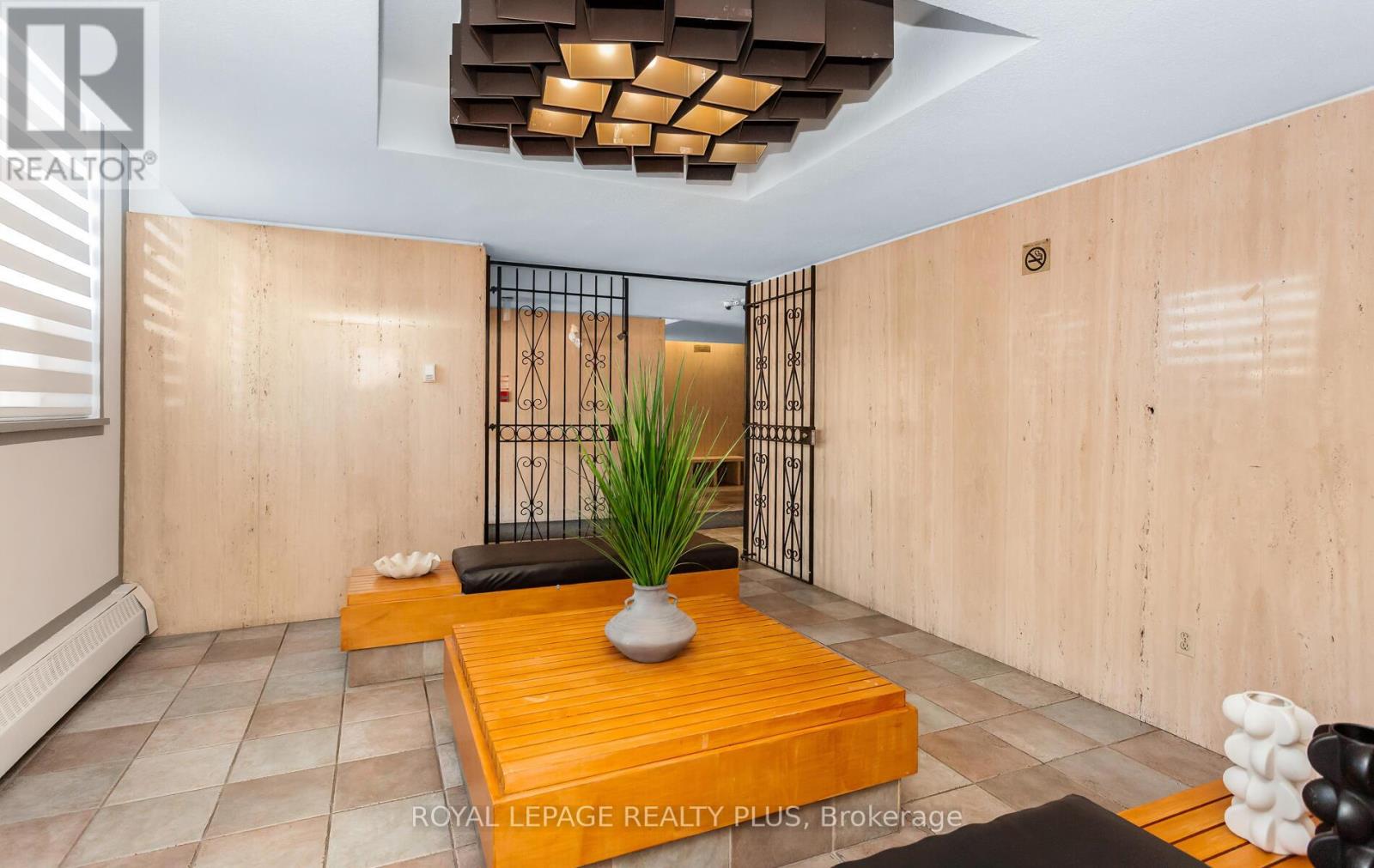 1004 - 1 Four Winds Drive, Toronto, Ontario  M3J 2T1 - Photo 3 - W12984850