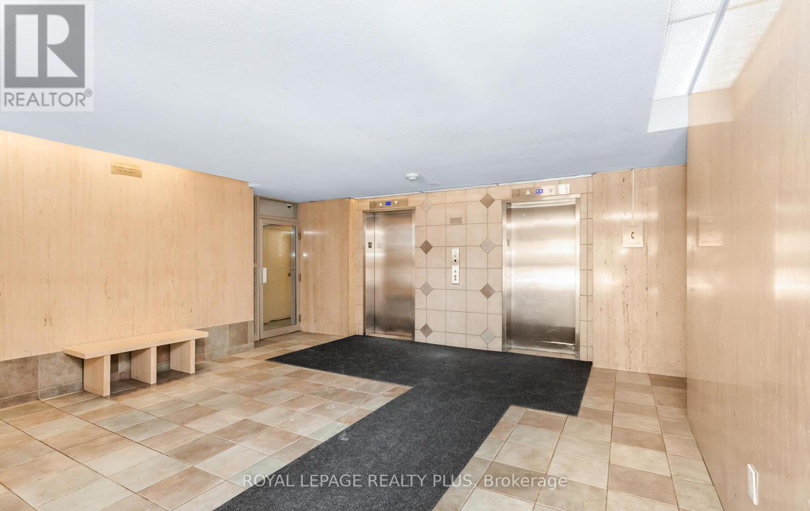 1004 - 1 Four Winds Drive, Toronto, Ontario  M3J 2T1 - Photo 4 - W12984850