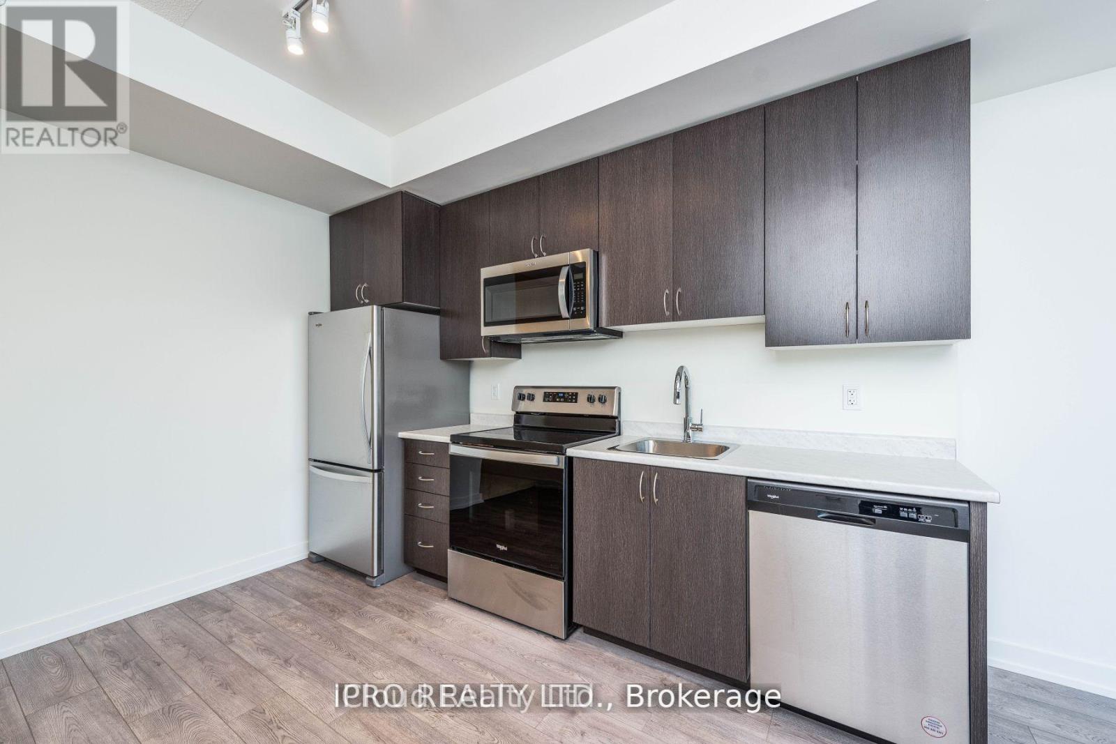 204 - 10 Wilby Crescent, Toronto, Ontario  M9N 1E5 - Photo 10 - W12984894