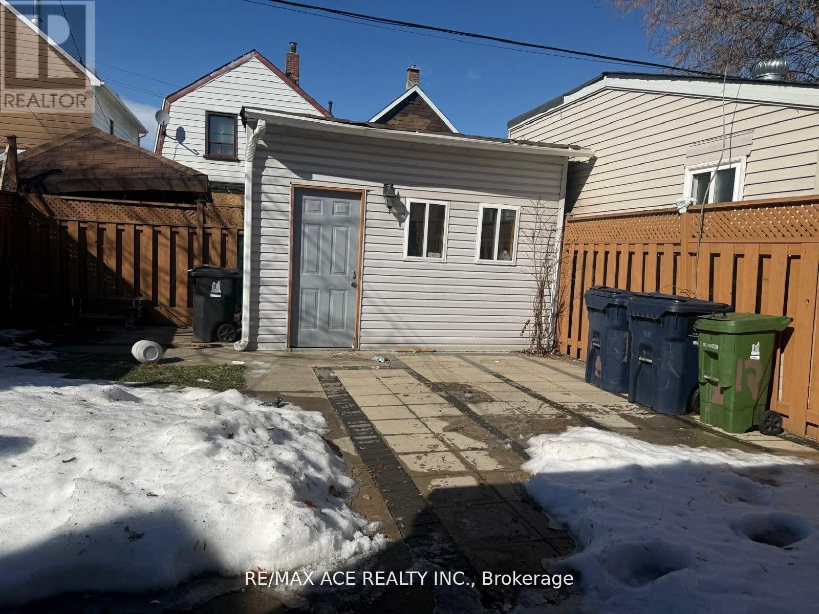12 Mahoney Avenue, Toronto, Ontario  M6M 2H4 - Photo 20 - W12984900