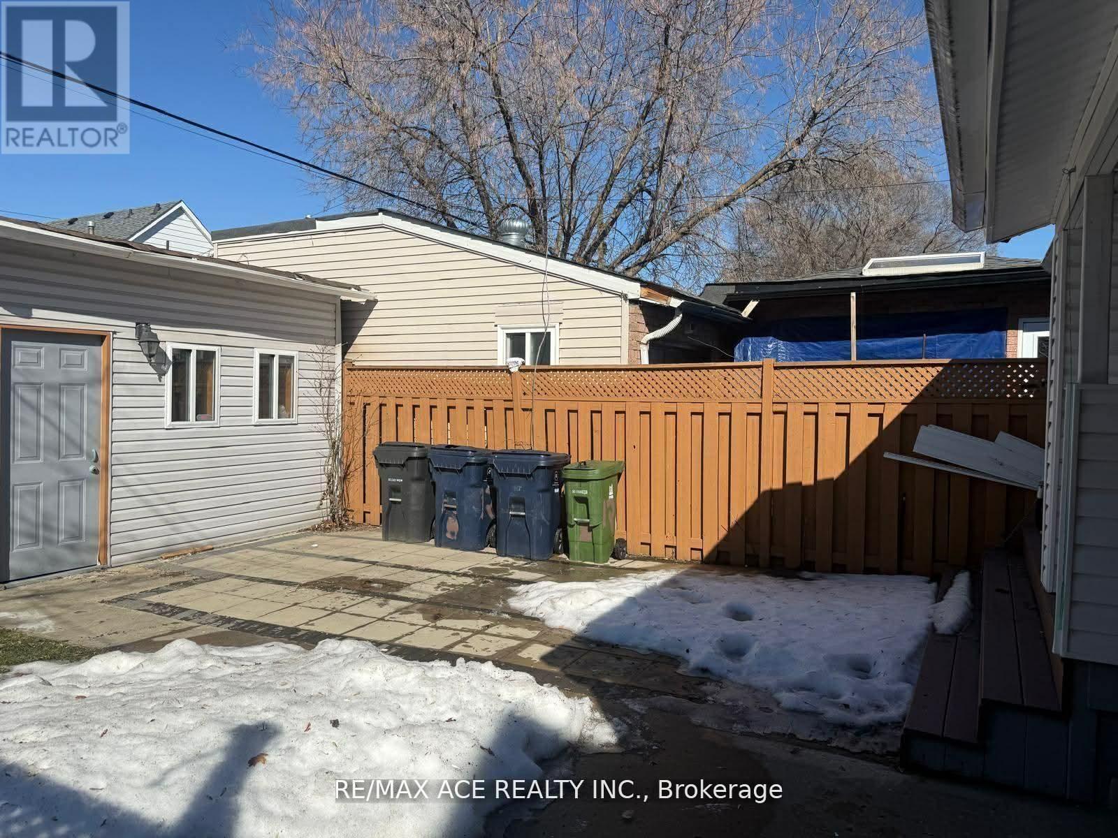12 Mahoney Avenue, Toronto, Ontario  M6M 2H4 - Photo 21 - W12984900