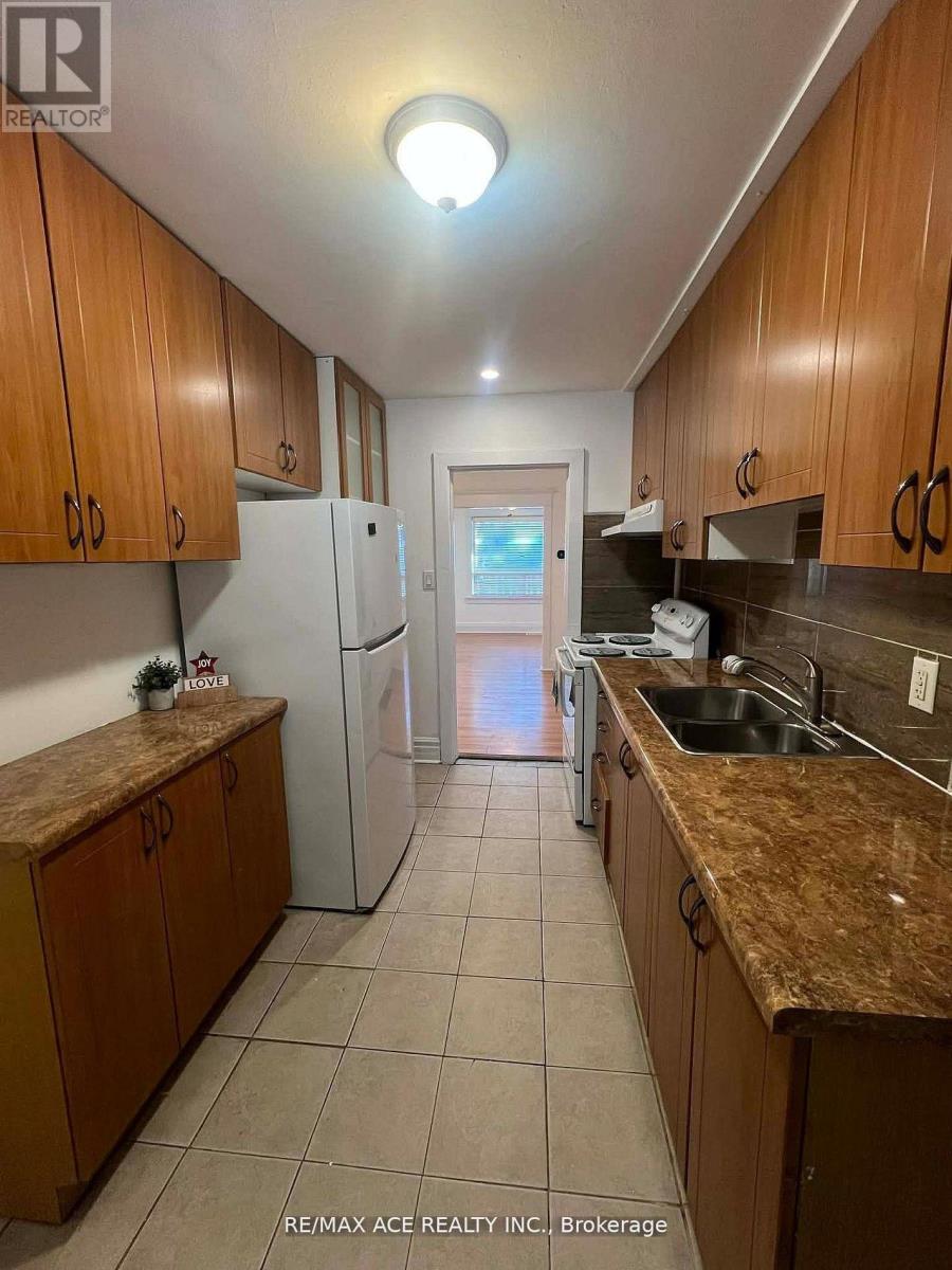 12 Mahoney Avenue, Toronto, Ontario  M6M 2H4 - Photo 7 - W12984900