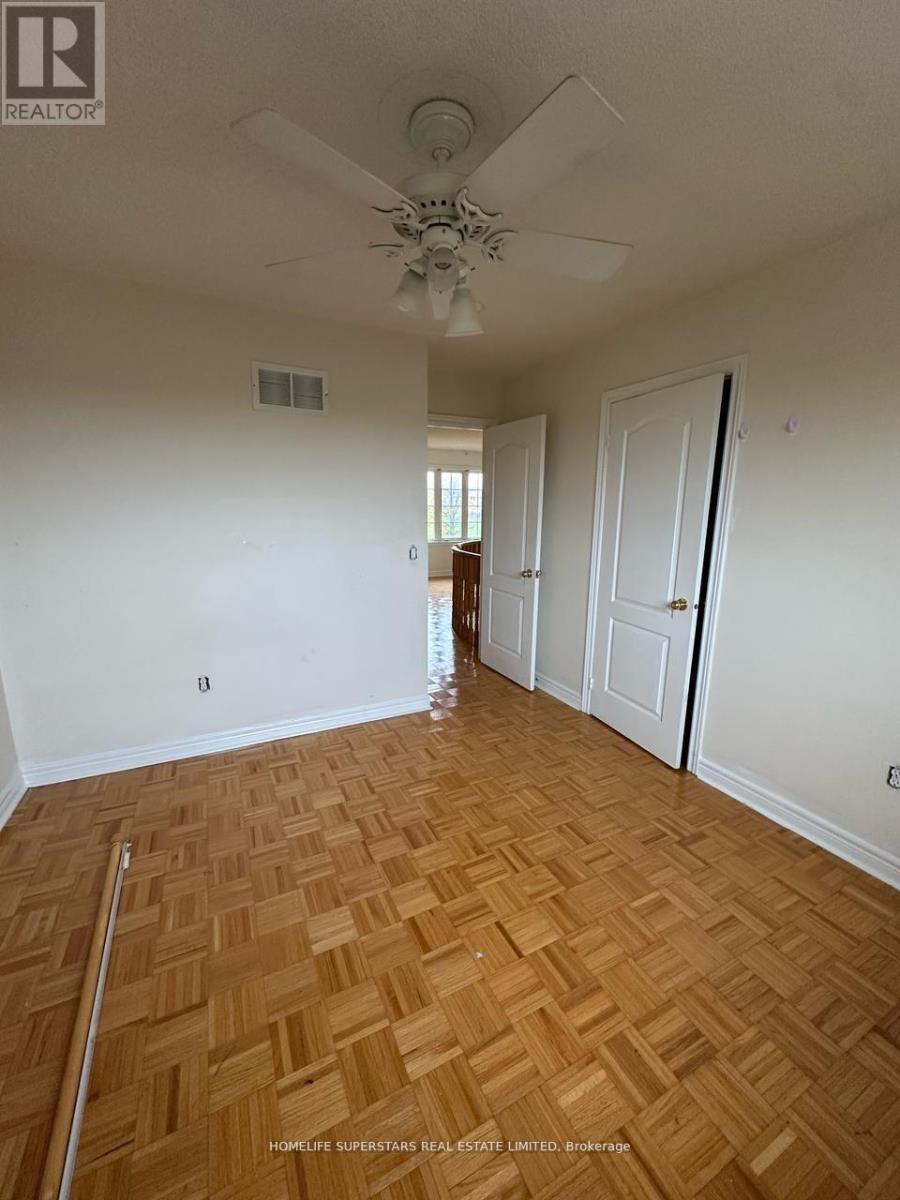 41 Thorndale Road, Brampton, Ontario  L6P 1G9 - Photo 5 - W12655328