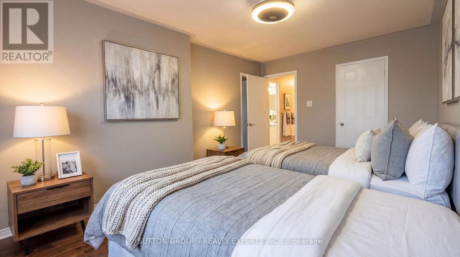 63 Wickstead Court, Brampton, Ontario  L6R 1N8 - Photo 7 - W12970662