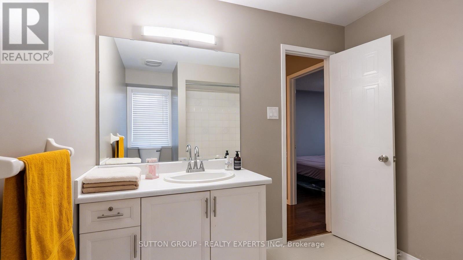 63 Wickstead Court, Brampton, Ontario  L6R 1N8 - Photo 36 - W12970662