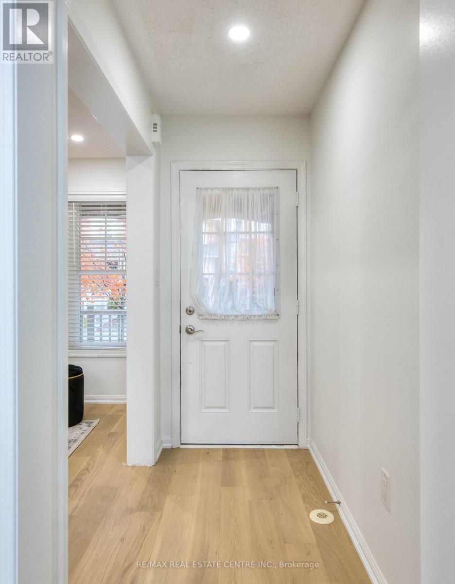 782 Maquire Terrace, Milton, Ontario  L9T 6P5 - Photo 6 - W12959124