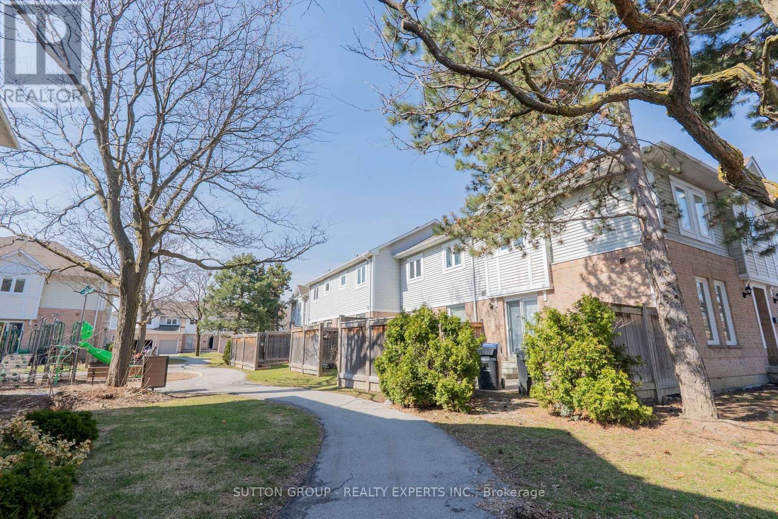 63 Wickstead Court, Brampton, Ontario  L6R 1N8 - Photo 42 - W12970662