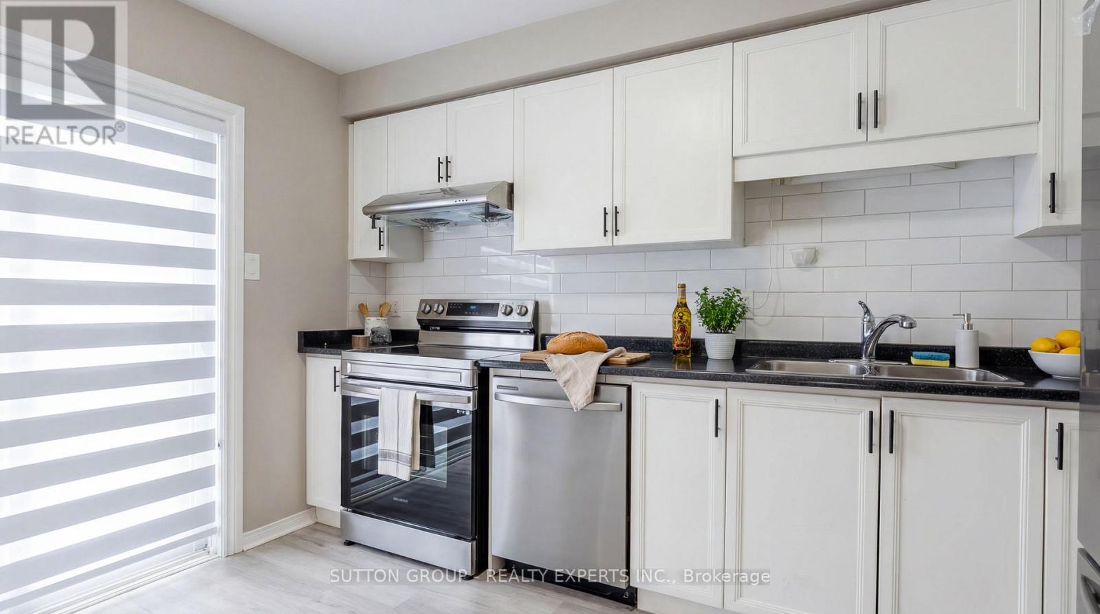 63 Wickstead Court, Brampton, Ontario  L6R 1N8 - Photo 5 - W12970662