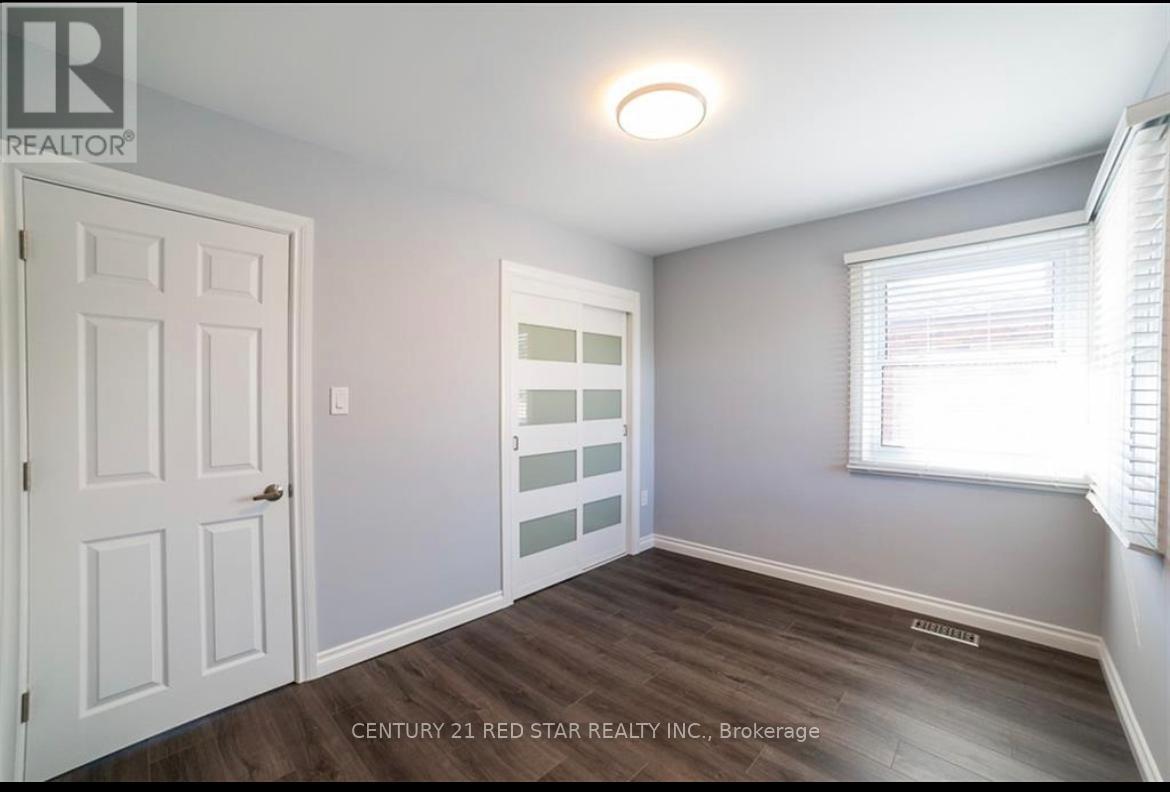380 East 19th Street, Hamilton, Ontario  L9A 4S8 - Photo 6 - X12984836