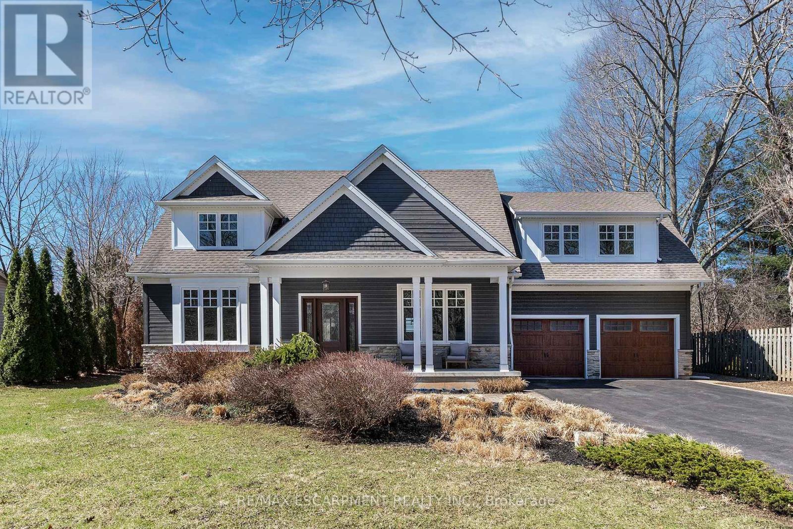 400 HAMILTON DRIVE, Hamilton, Ontario