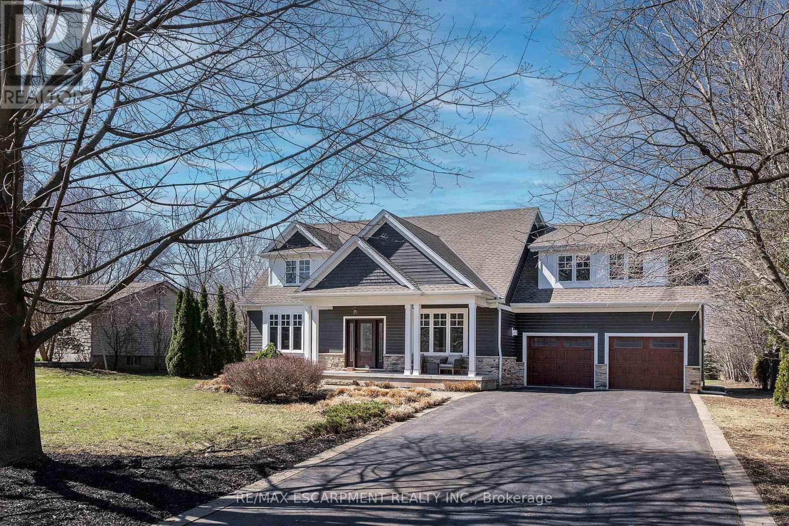 400 Hamilton Drive, Hamilton, Ontario  L9G 2B1 - Photo 2 - X12984854